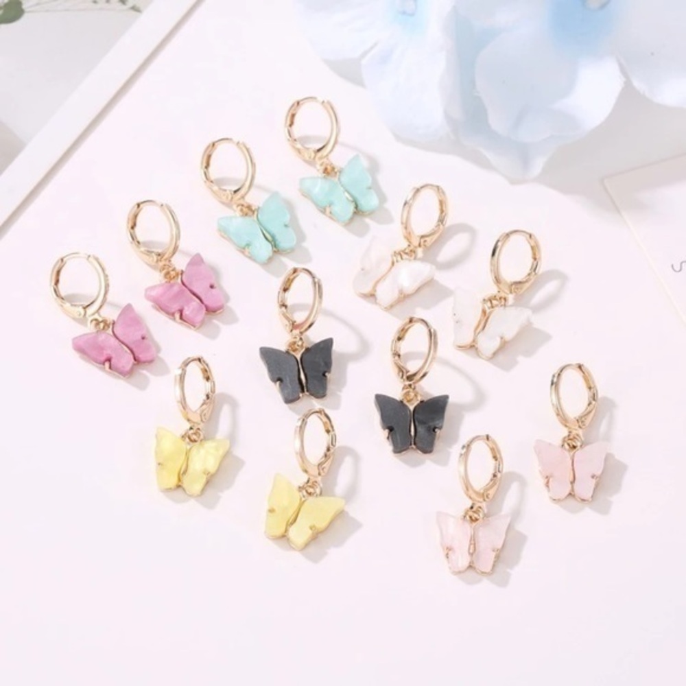 3/$30 💛 Acrylic Butterfly Earrings